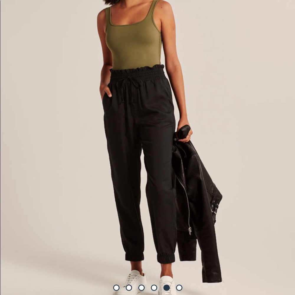 Black Abercrombie & Fitch a&f ruffle jogger- NWT